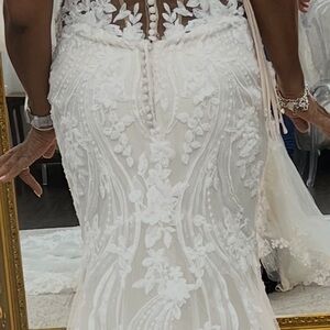 Elegant White Lace Wedding Dress